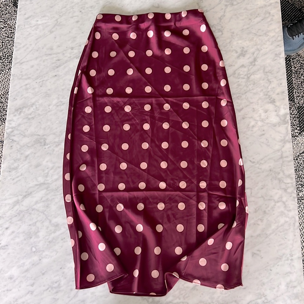 Cute satin midi skirt!